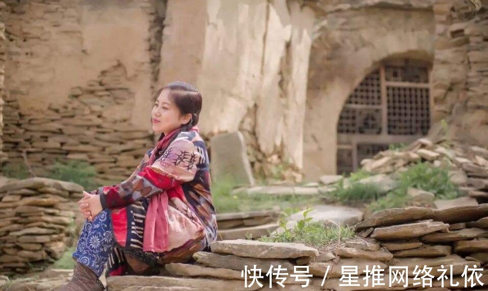 黑格尔|她四次登上《星光大道》花费120万，不仅没红，还欠债40万