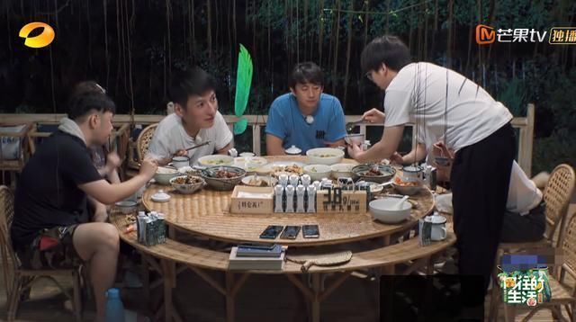 黄磊|张子枫公开处理剩菜，看完3个步骤懵了，原来都欠黄磊一句对不起