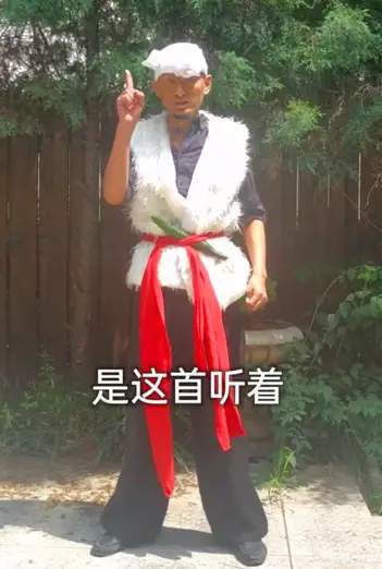 51岁阿宝近况:厨房污垢油渍满地,客厅内景布置寒酸