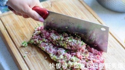 拌饺子馅最忌放“此物”,10个人7个错用它,难怪饺子不鲜不好吃