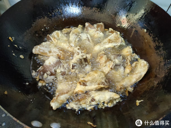 干炸蘑菇,挂糊还是直接炸?都不对,教你正确做法,又香又酥又脆