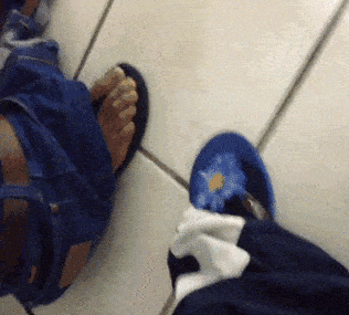 |搞笑GIF:哈哈哈,就差这一脚了,前面的都是浮云