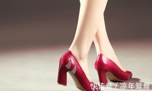 宫女 只有女生才穿高跟鞋?其实高跟鞋根本不是为女人发明的