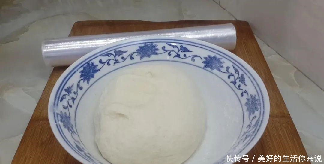 烙饼|烙饼以后就这样做,加1把葱花,张张柔软又筋道,学会天天不起早