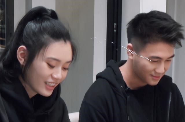 |奚梦瑶何猷君铁憨憨喝茶，于谦目瞪口呆，搞笑背后是藏不住的教养