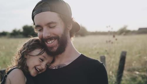 工作人员|4岁儿子把零食放口袋忘付钱,超市让10倍赔偿,妈妈的话让人称赞