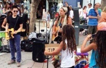 他上好声音夺冠引人质疑,上其它节目爆料内幕,如今沦落街头卖唱