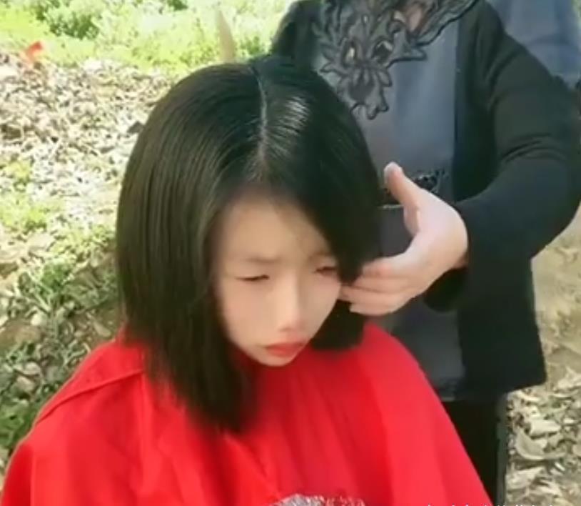 打理|初中女孩长发及腰,因不符合校规含泪剪掉,前后像换了一个人