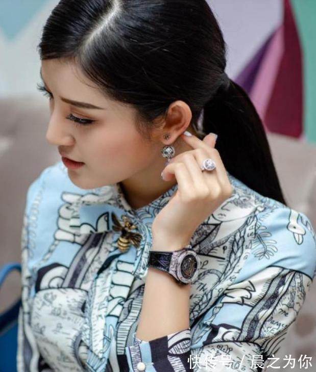 气质|越南“第一美女”有多撩人?身材好气质佳,网友:高贵典雅