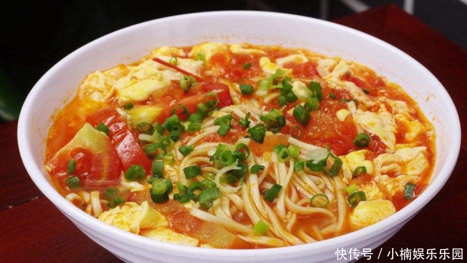 好吃|西红柿鸡蛋面好吃又诀窍,做法简单,汤浓味美,一大碗吃不够