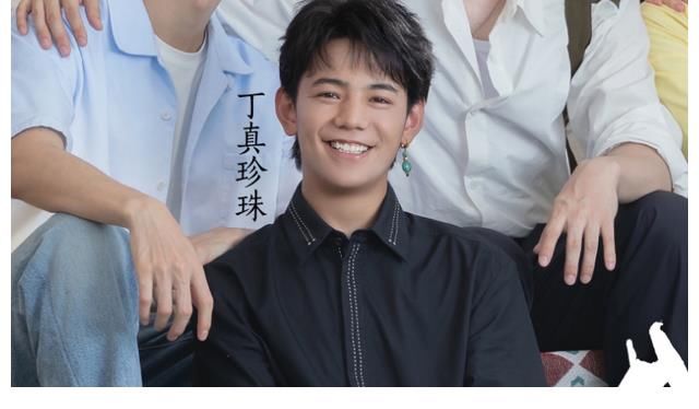 姚安娜|《中餐厅5》定下播出时间！用全员海报官宣阵容，龚俊坐在最边边