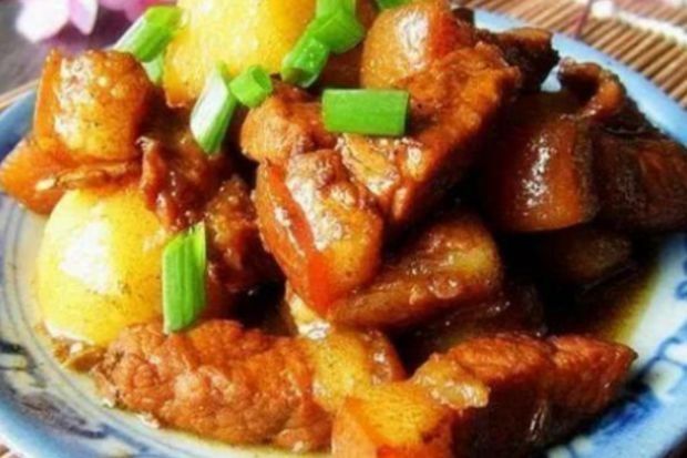 油焖青椒,酸汤绿豆丸,肉末炖粉条,五香肉焖土豆的做法