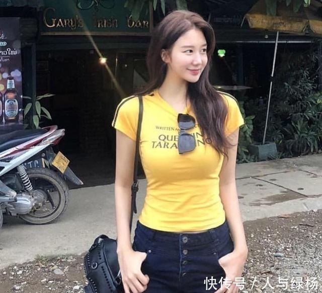 t恤 一件橘黄色T恤衫,适合正值青春,绽放的你穿搭