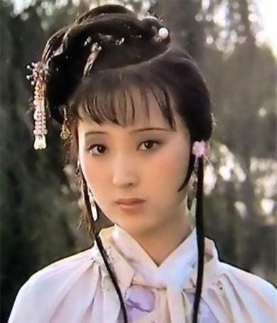 黛玉#林黛玉出身四世侯爵之家,元春和宝钗都要选秀,为何她不用参加?