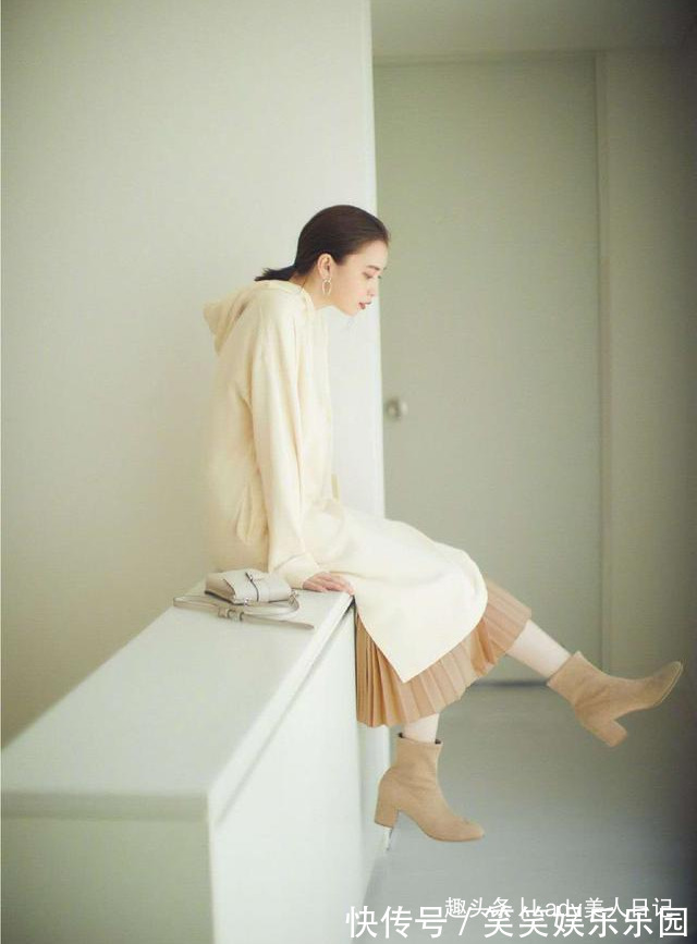 搭配 早秋的高级美,我建议你穿“象牙白”,日本优衣库的穿搭供你借鉴