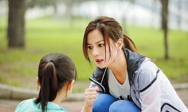 母亲|初二女生脖子长“草莓”,母亲一句话,拯救女儿恋爱观