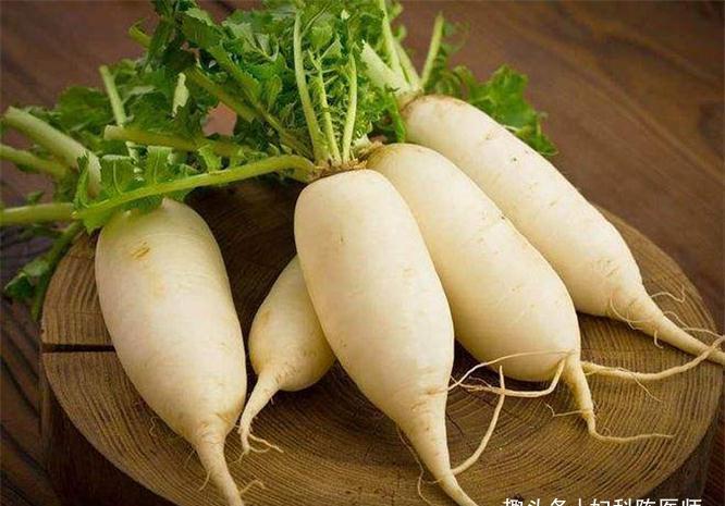 衰老|女性到了中年,不妨常吃3种食物,疏通血管,延缓衰老,排毒清肠