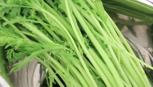 润肠|女人,这菜再贵也要吃,润肠排毒,我家一周吃7次,上桌瞬间扫光