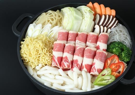 外国|为啥外国牛排一块就饱,中国人吃一大锅还不够难道牛肉有猫腻