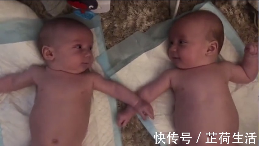 qiu|四个月大的双胞胎宝宝愉快的聊天火了,网友:这交流的真毫无障碍