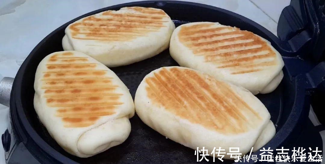 面粉别蒸馒头了,加2个鸡蛋,个个蓬松暄软,比面包简单好吃