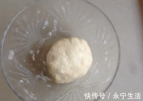 面粉不用蒸也不用炸,新做法香脆酥掉渣,孩子三天两头点名要吃