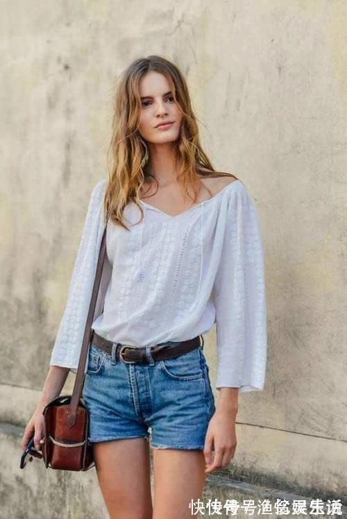 半个月|街拍:如何把热裤穿得更时髦,15套潮人街拍,半个月穿搭都不重样