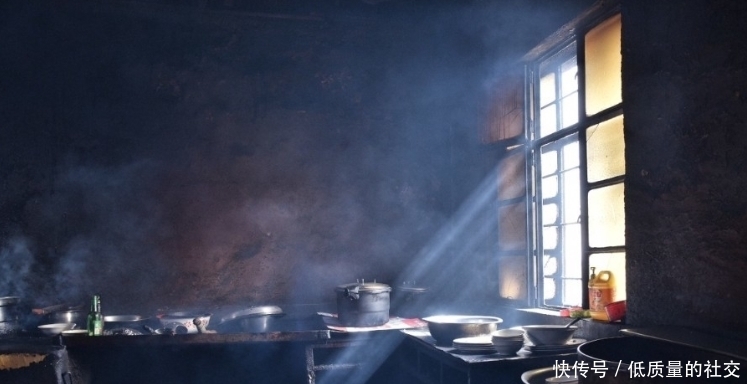 实拍无人区的川菜馆,客人零零散散,究竟是开给谁的