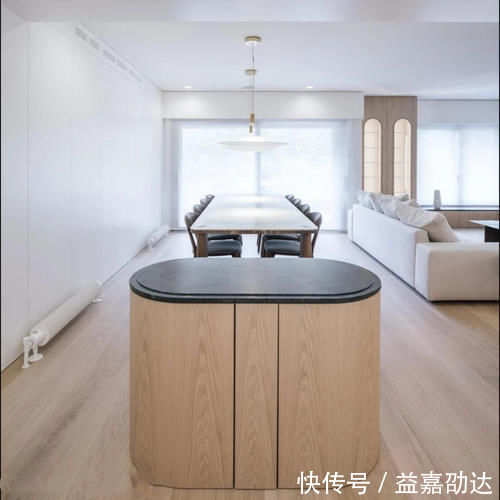 餐桌椅|餐厅空间小?那就别买常规桌椅,做个内嵌式椅子藏起来超省空间!