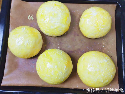 苹果别直接吃了,简单一做,松软香甜,好吃管饱,可以当成早餐