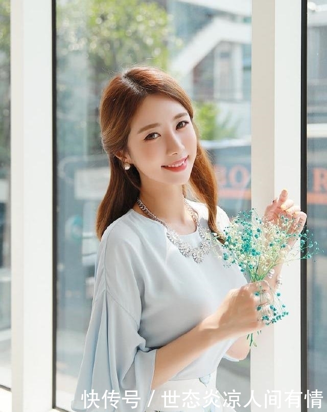 美女穿搭，看似朴实无华，却充满出尘的气质