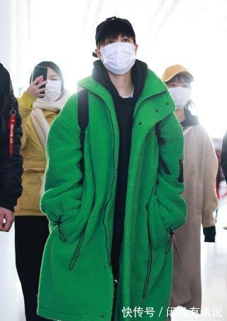 流行 2022年长春花蓝是流行色?女星们却集体穿上了绿色,一个比一个美