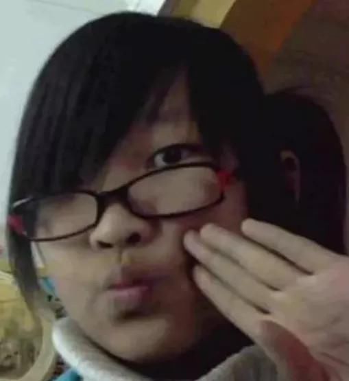 初中|初中就带上“眼镜”的女孩子，多半是这3类，你中招了吗