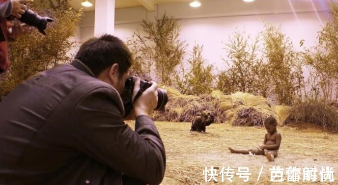 获奖#凭借残忍照片获奖无数,作者却在骂声中自尽,27年后女孩现状怎样!