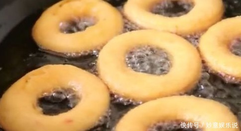 家人|一碗糯米粉,不放一滴水,做家人爱吃的早餐,喷香诱人,上桌抢光