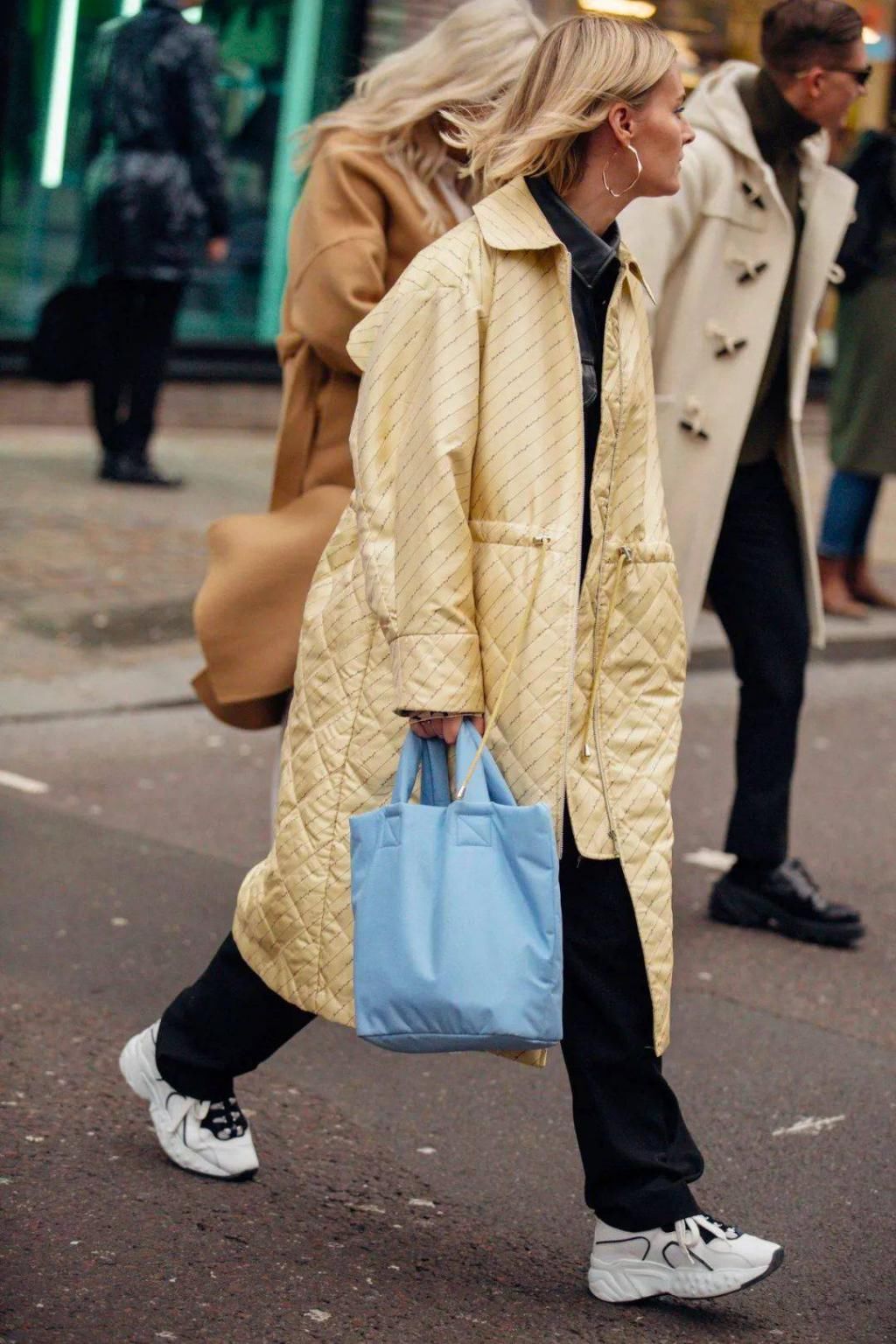 这件|刘雯身上这件「绗缝」外套,到底有多火?