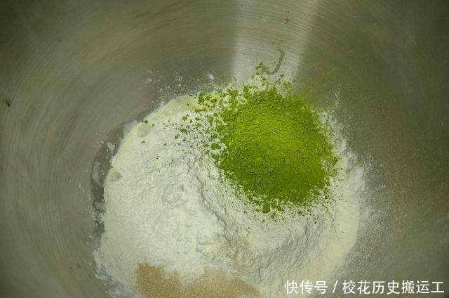  炼乳抹茶小吐司的详细做法，简单易学，可爱又好吃，小朋友超喜欢