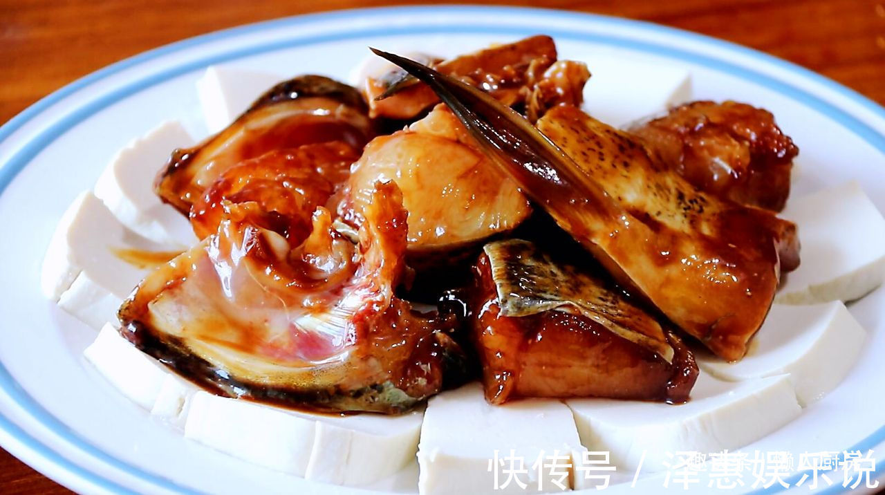 这是豆腐鱼头的快手做法，豆腐不油煎，鱼头不红烧，蒸一下就好了