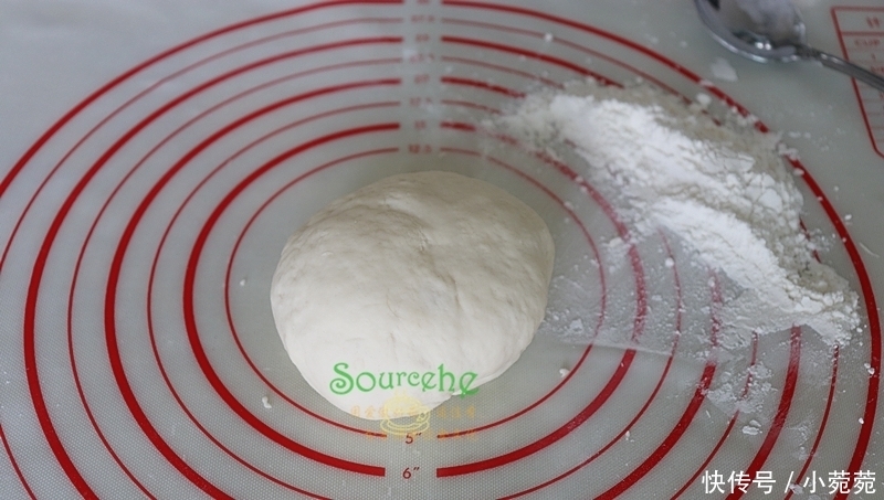  早餐别只会豆浆油条，教你做包子蓬松香软，比豆浆营养，比油条香