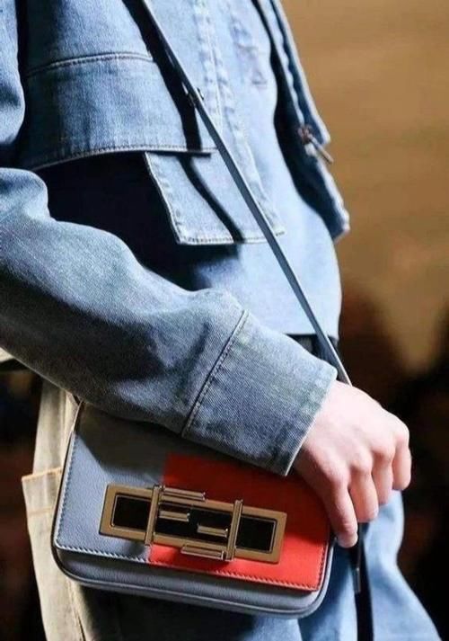 法棍|流行背法棍包,搭配大衣风衣都好看,快get起来!