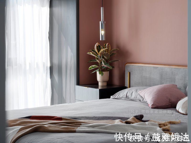 两房|年轻夫妻89㎡北欧烟粉色小家,两房并一房,拥有超大衣帽间和多功能房