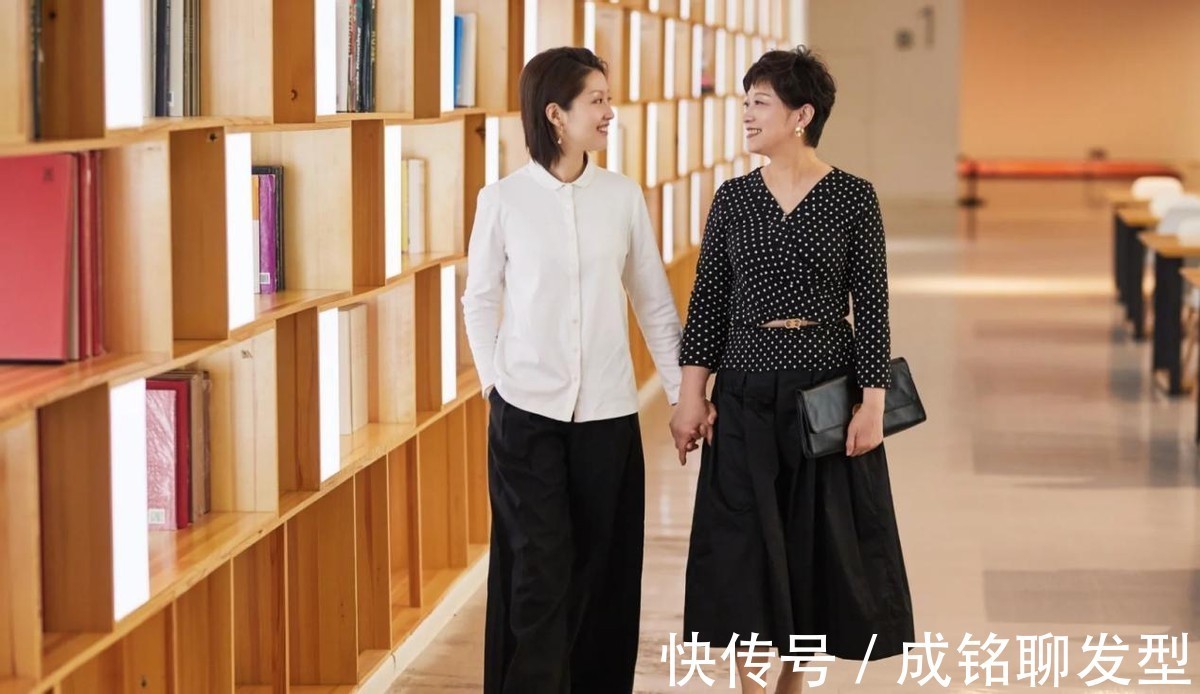 印花裙|这些奔六的妈妈们真会打扮,穿衣简约大气又时髦,甩同龄人一大截