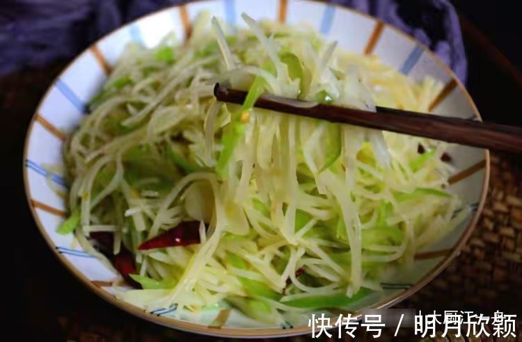 时机|炒土豆丝好不好吃，关键在于加醋的时机！这步做不对，难怪不好吃