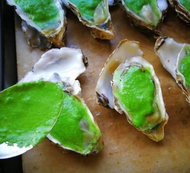 奶油|菠菜烤生蚝,个头肥美,海鲜味十足,好吃到爆