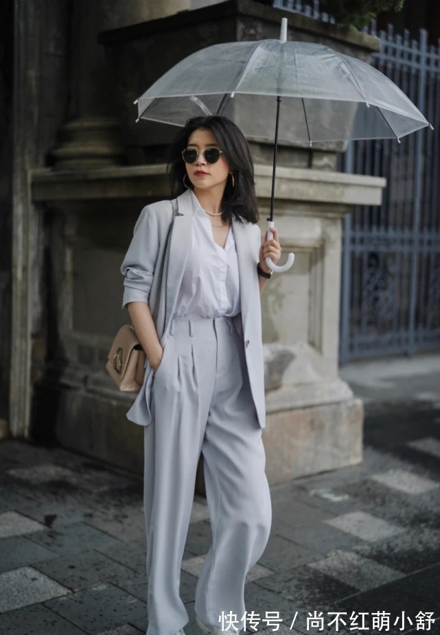 穿搭 30岁女人秋冬怎么穿?我从“3减+2加”搭配思路中,穿出了高级感