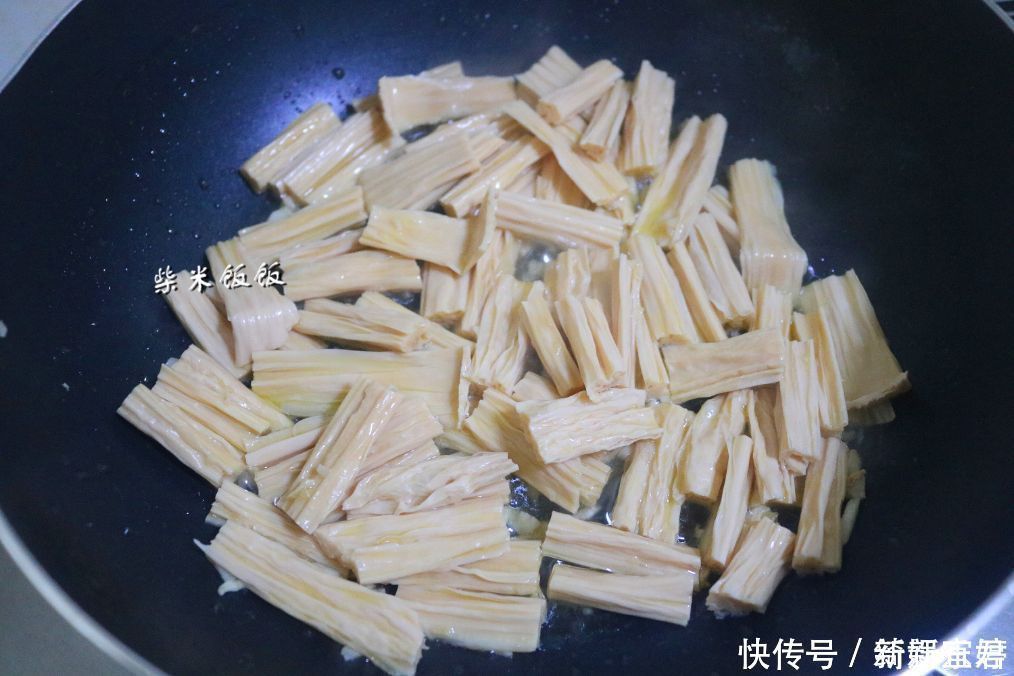 光盘|年后都爱吃素菜？这三种素菜一起炒，美味营养，上桌就光盘