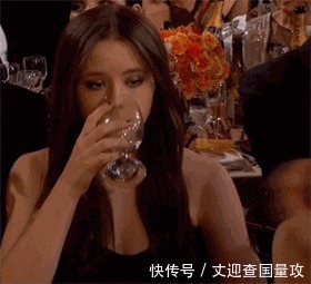 |搞笑GIF: 请原谅我不厚道的笑了 吃饭的时候最好不要看