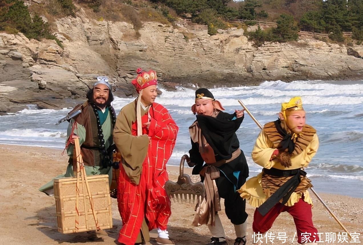 猪八戒|上联：“八戒洗澡，猪下水”，下联要与西游记相关，网友：太难了