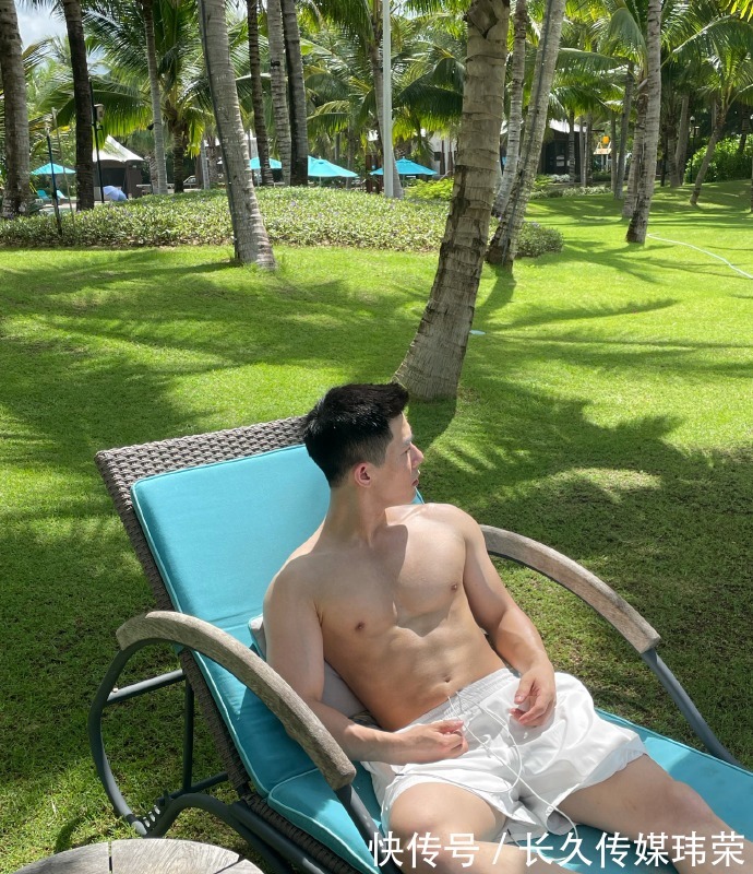 健身|满身肌肉的杭州大男孩，精致帅气，健身锻造出漂亮胸肌人鱼线！