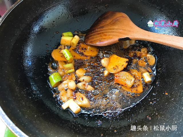 麻辣香锅别去饭店吃,自己做少油少盐又省钱,学会了你也能当大厨